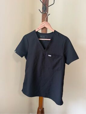 FIGS Black V-Neck Short Sleeve Scrub Top